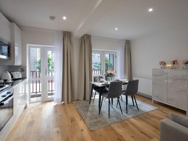 5 Bed Terraced House, Landons Close, E14