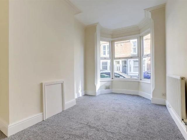 4 Bed Terraced House, Myrtle Avenue, NG7