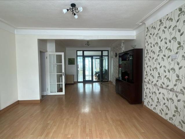 5 Bed Terraced House, St Georges Road, IG1