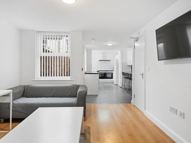 5 bed all en suites house in L6, bills included!
