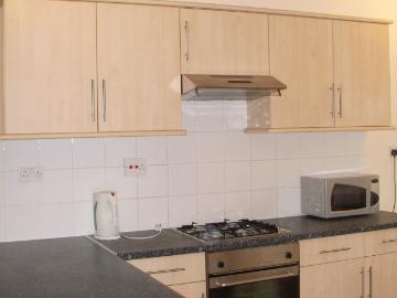 5 Bed Apartment FOR RENT