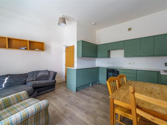 5 bed apartment to rent in North Bank, Jesmond, NE2