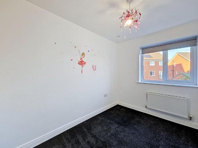 5 bed Detached House To Let