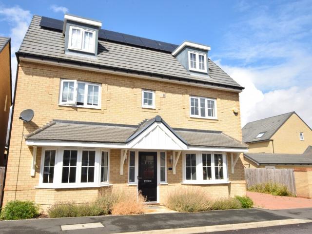 5 bed Detached House To Let