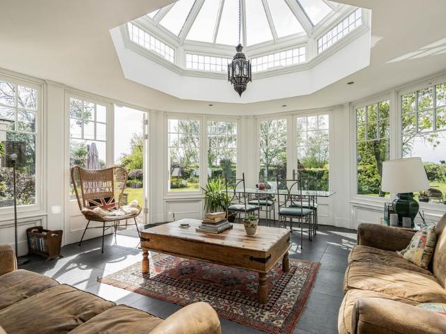 5 bed Detached House To Let