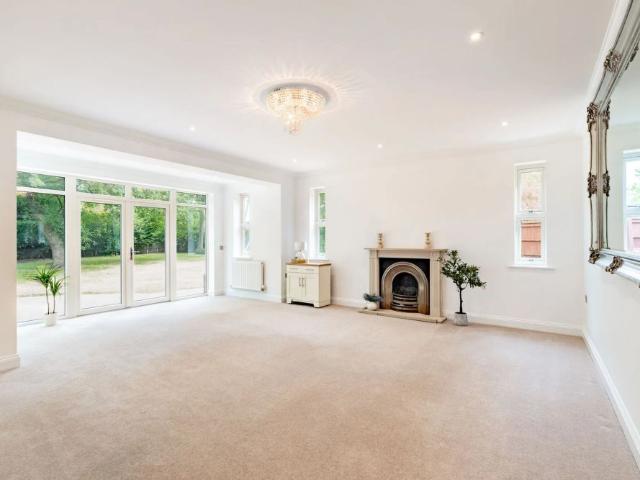 5 bed detached house to rent in Brook Lane, Flitton, MK45