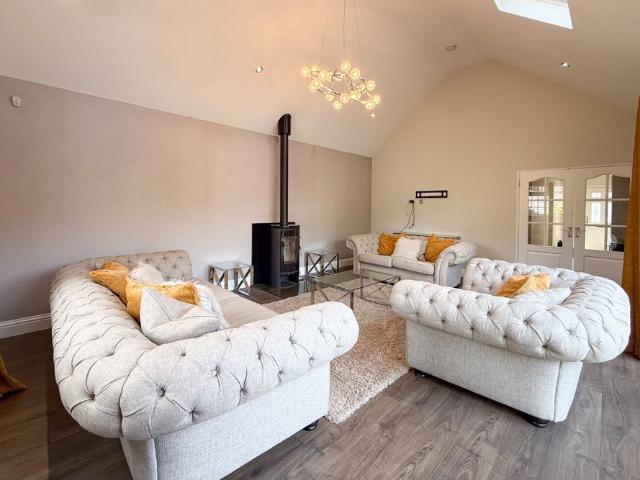 5 bed detached house to rent in Goodchild Road, Wokingham, Berkshire, RG40 2EN