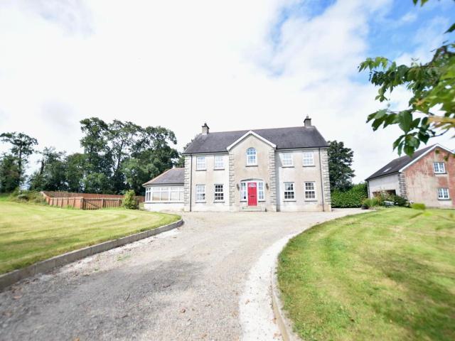 5 Bed Detached House with Garage