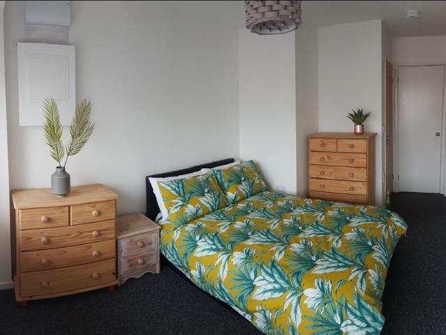5 Bed Detached House, Downend Road, BS16
