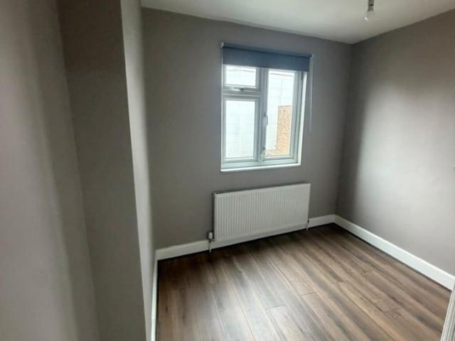 5 Bed Detached House, East St, IG11