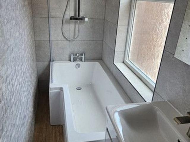 5 bed End of Terrace House To Let