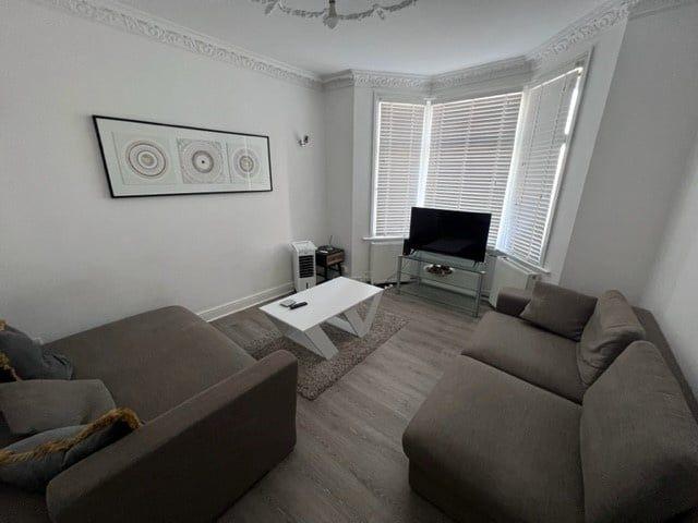 5 Bed End Terrace, Lowbrook Road, IG1