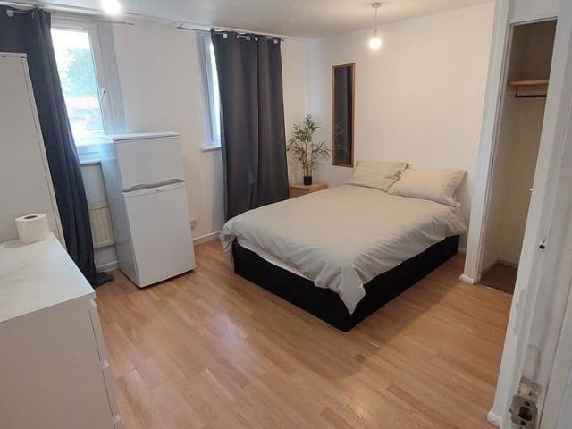 5 Bed Flat, Mcintosh House, SE16