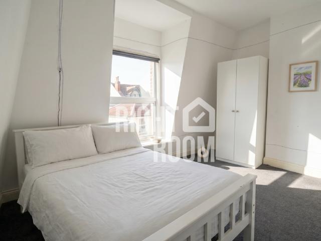 5 Bed Flat, Albert Road, Southsea PO5 5 bed flat to rent £2,000 pcm £462 pw