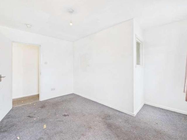 5 bed flat for sale
