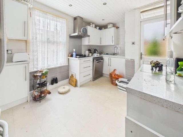 5 bed house for sale