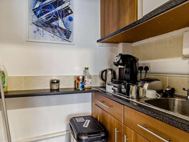 5 bed flat for sale