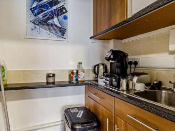 5 bed flat for sale