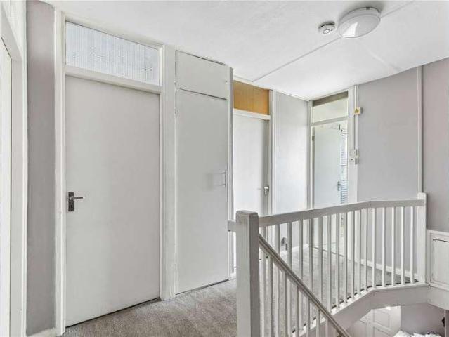 5 bed flat for sale