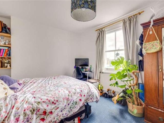 5 bed flat for sale