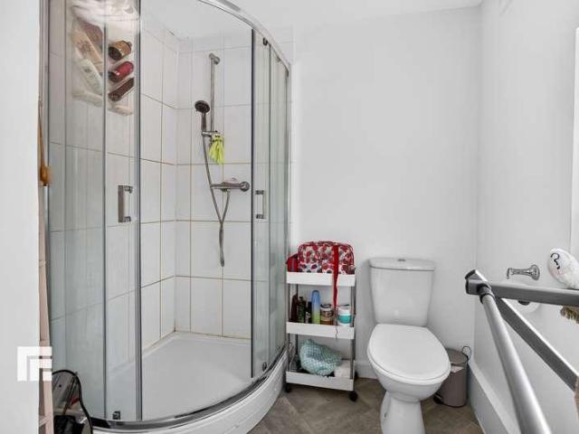 5 bed flat for sale
