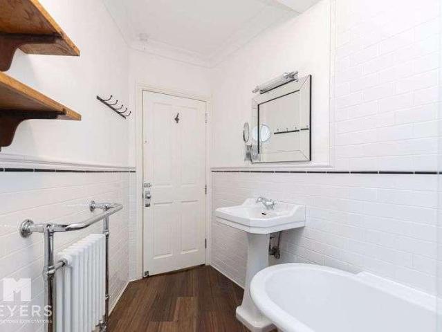 5 bed flat for sale