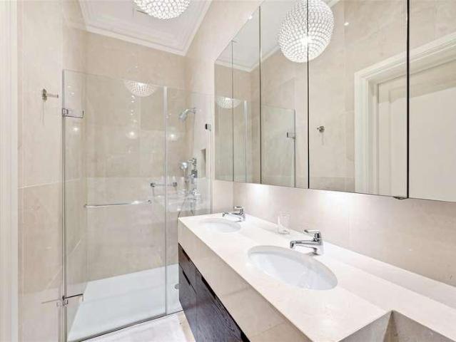 5 bed flat for sale