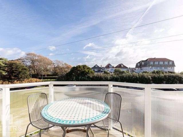 5 bed flat for sale
