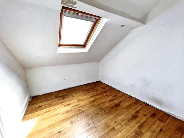 5 bed flat for sale