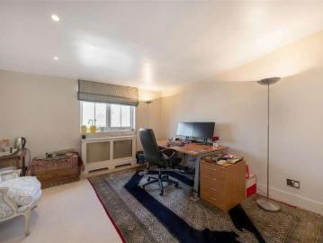 5 bed flat for sale