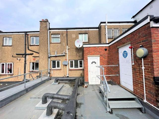 5 bed flat for sale