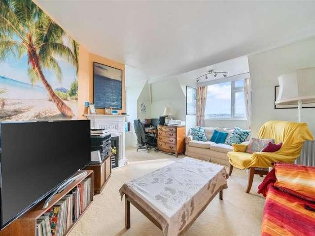 5 bed flat for sale