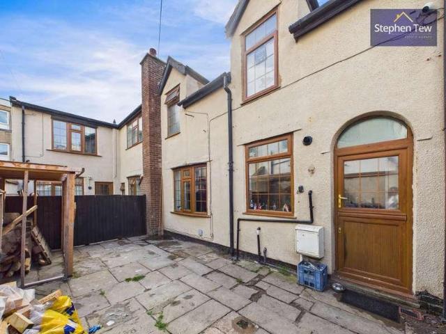 5 bed house for sale