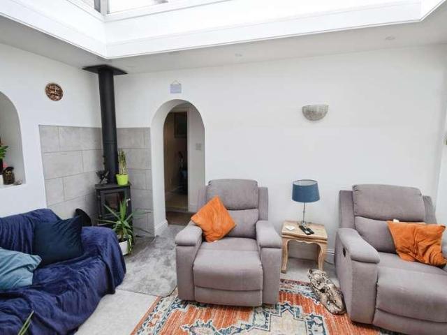 5 bed flat for sale