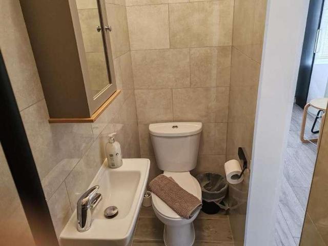 5 bed flat for sale