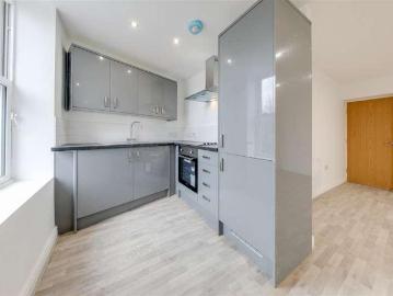 5 bed flat for sale