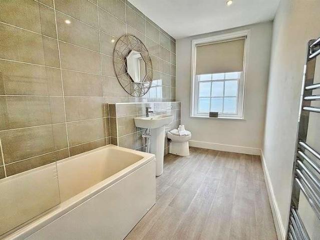 5 bed flat for sale