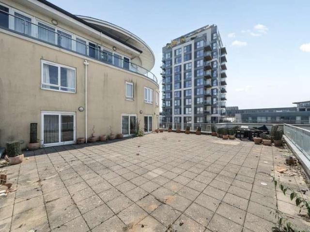 5 bed flat for sale