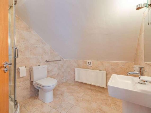 5 bed flat for sale