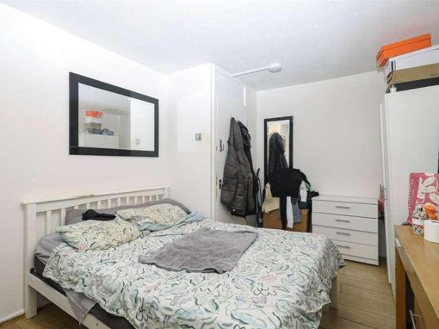 5 bed flat for sale