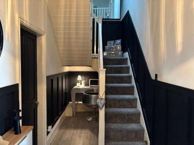 5 bed flat for sale