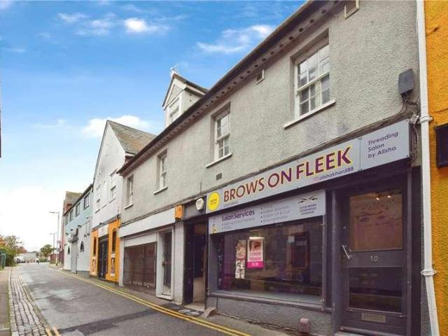 5 bed flat for sale