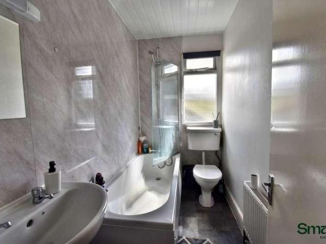 5 bed flat for sale