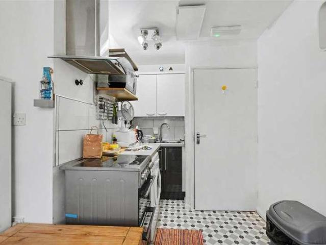 5 bed flat for sale