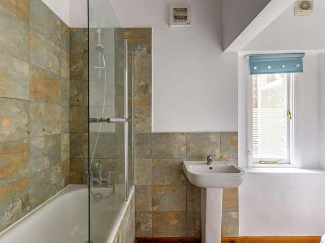 5 bed flat for sale