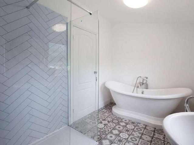 5 bed flat for sale