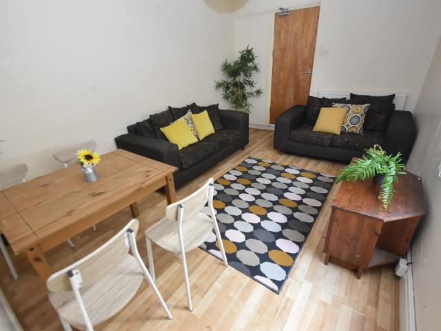 5 bed house to rent in Malefant Street, Cathays, CF24