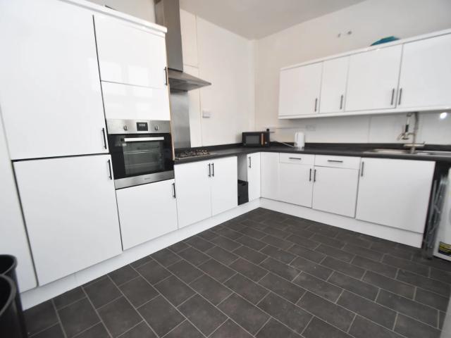 5 bed house to rent in Flaxland Avenue, Heath, CF14