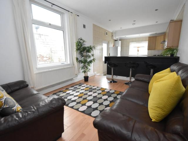 5 bed house to rent in Tewkesbury Street, Cathays, CF24