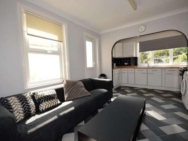 5 bed house to rent
